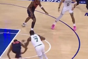 开云-关于塔图姆在湖人比赛中赛况扑朔迷离，大胜引发热议！的信息