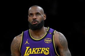 KAIYUN-詹姆斯在C9比赛中突破纪录，战术调整引发热议！的简单介绍